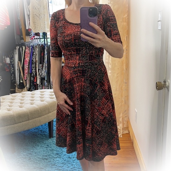 💕Like New Lularoe Nicole Fit & Flair Dress white on black and red💕 - Picture 2 of 10